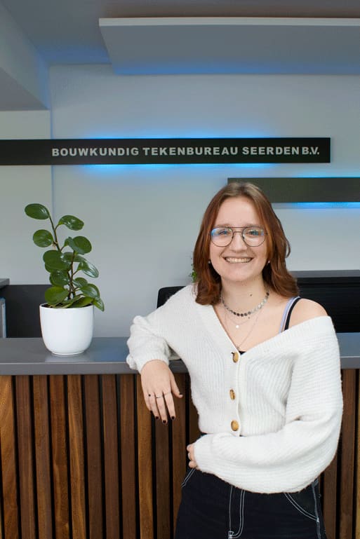 Nicky Kopmels, algemeen medewerkster